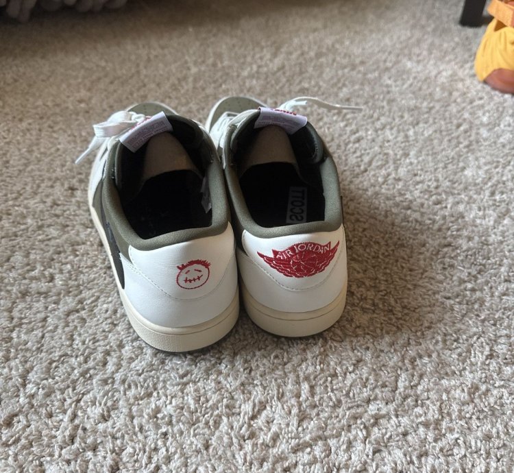 Travis Scott Nike Jordan 1 Low Olive Size 11