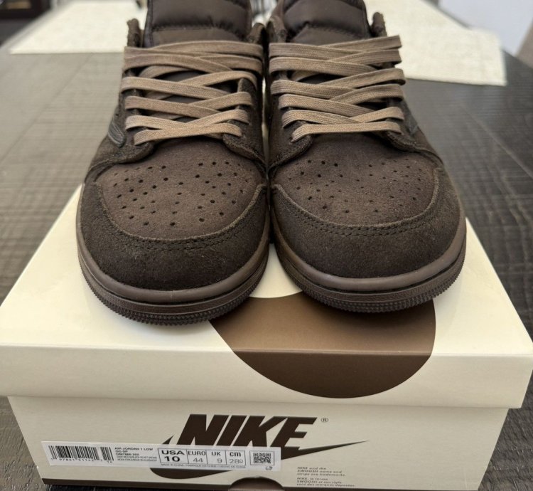 Travis Scott Nike Velvet Brown Size 10
