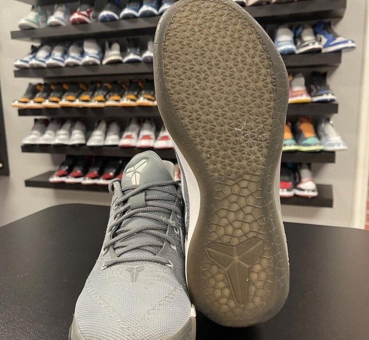 Size 11 - Nike Kobe Cool Grey 2016 Cool Grey White