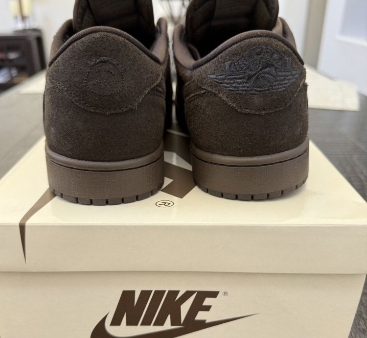 Travis Scott Nike Velvet Brown Size 10