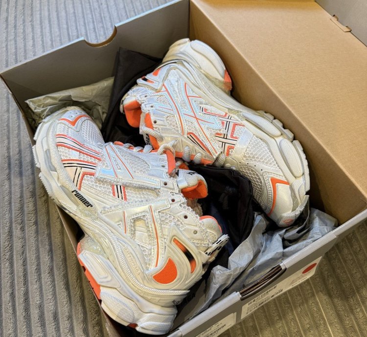 Balenciaga Runner Fluo Orange And White Size 40