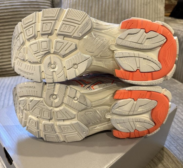 Balenciaga Runner Fluo Orange And White Size 40