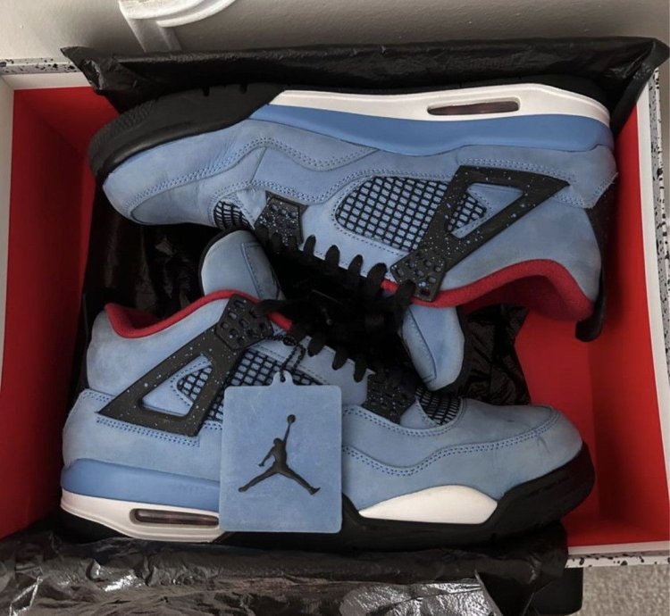 Travis Scott Retro Jordan 4s