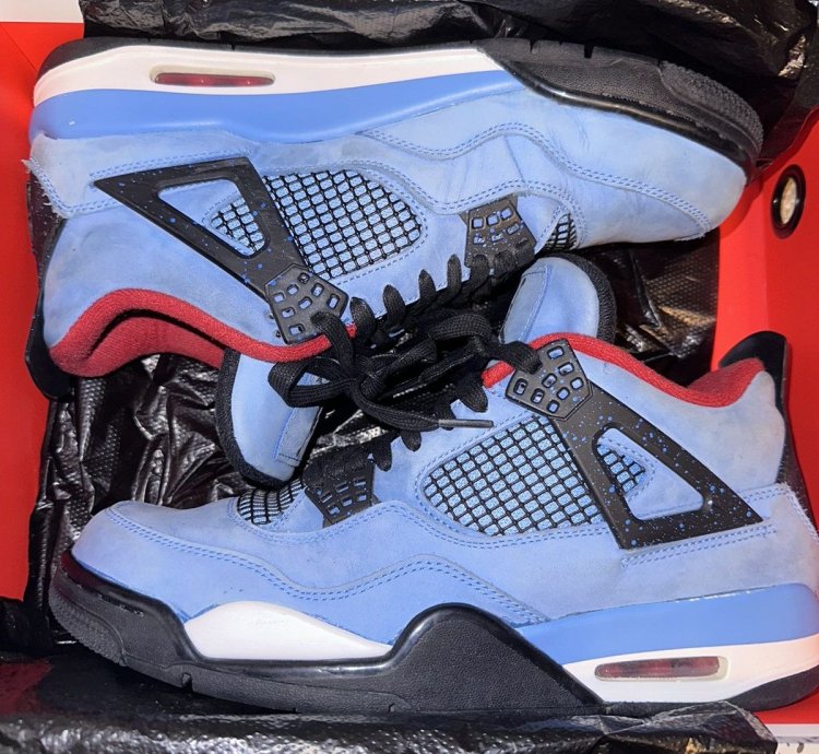 Travis Scott Retro Jordan 4s