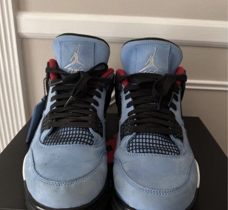 Travis Scott Retro Jordan 4s