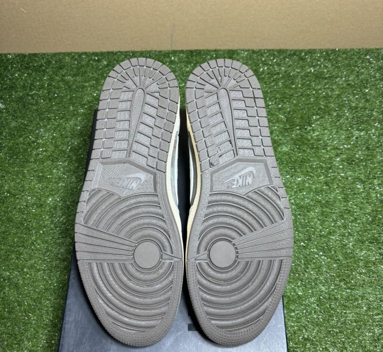 Travis Scott Reverse Mocha Low