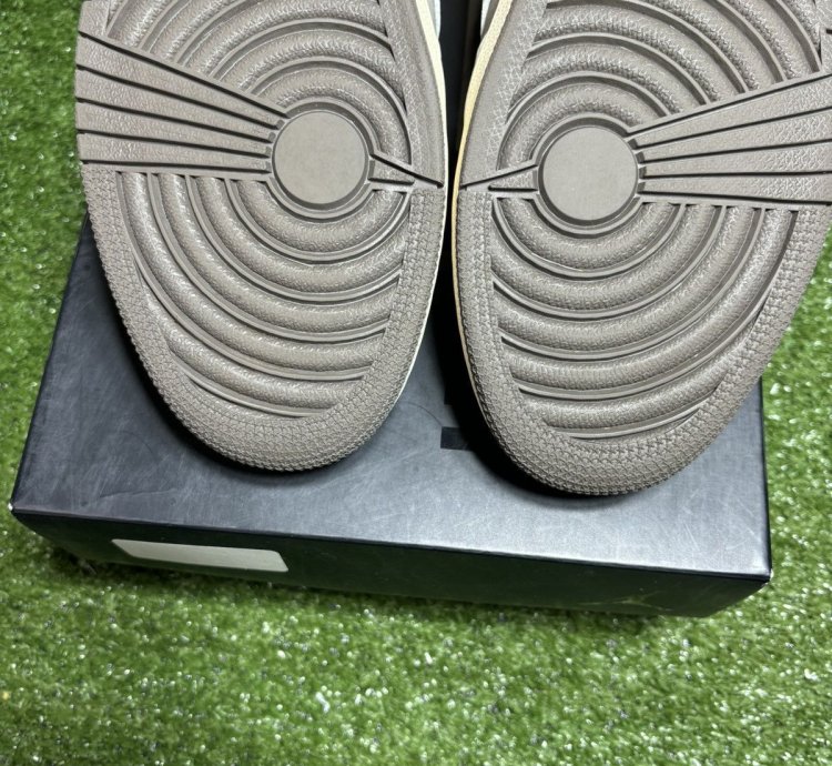 Travis Scott Reverse Mocha Low