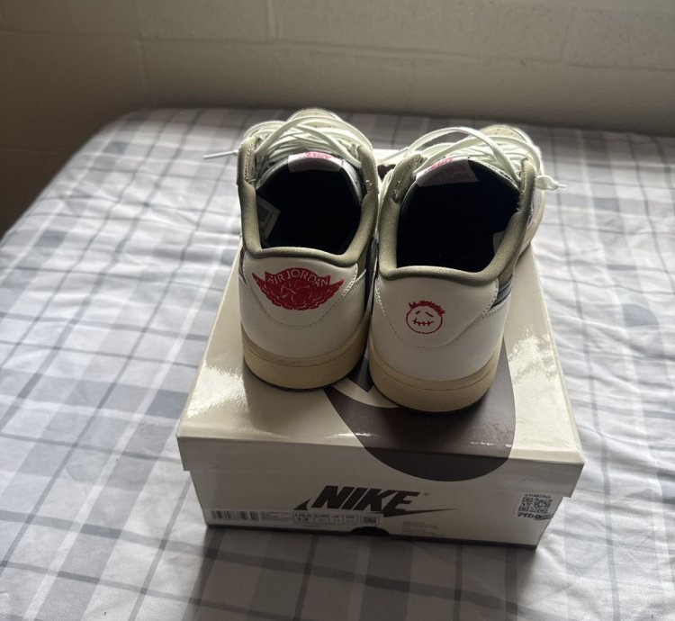 Travis Scott Reverse Olive Jordan 1s