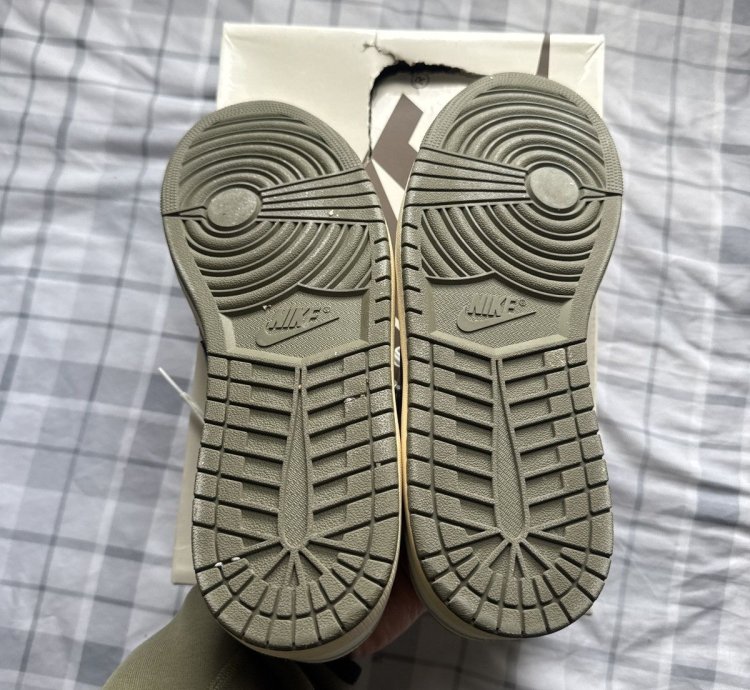 Travis Scott Reverse Olive Jordan 1s