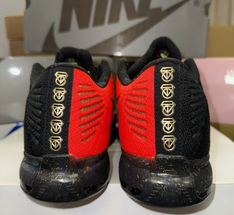 Size 8 - Nike Kobe 10 Elite Christmas 802560-076