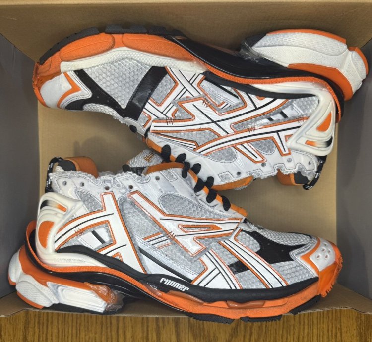Balenciaga Runner Sneaker orange Black