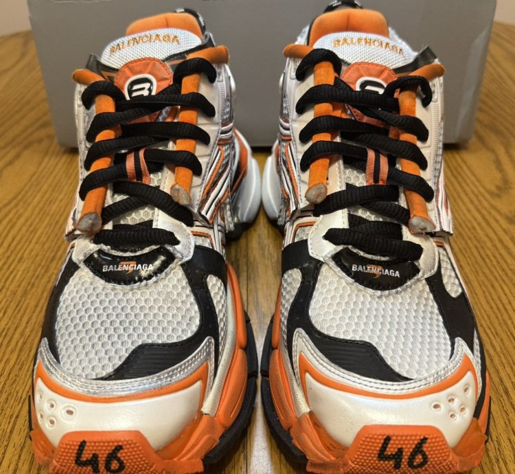 Balenciaga Runner Sneaker orange Black