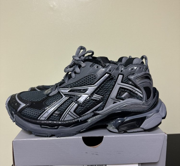 Balenciaga Runner Sneaker 43