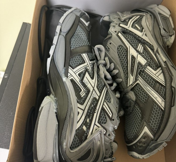 Balenciaga Runner Sneaker 43