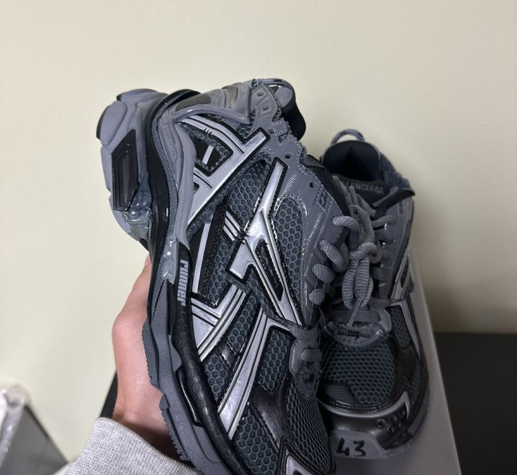 Balenciaga Runner Sneaker 43