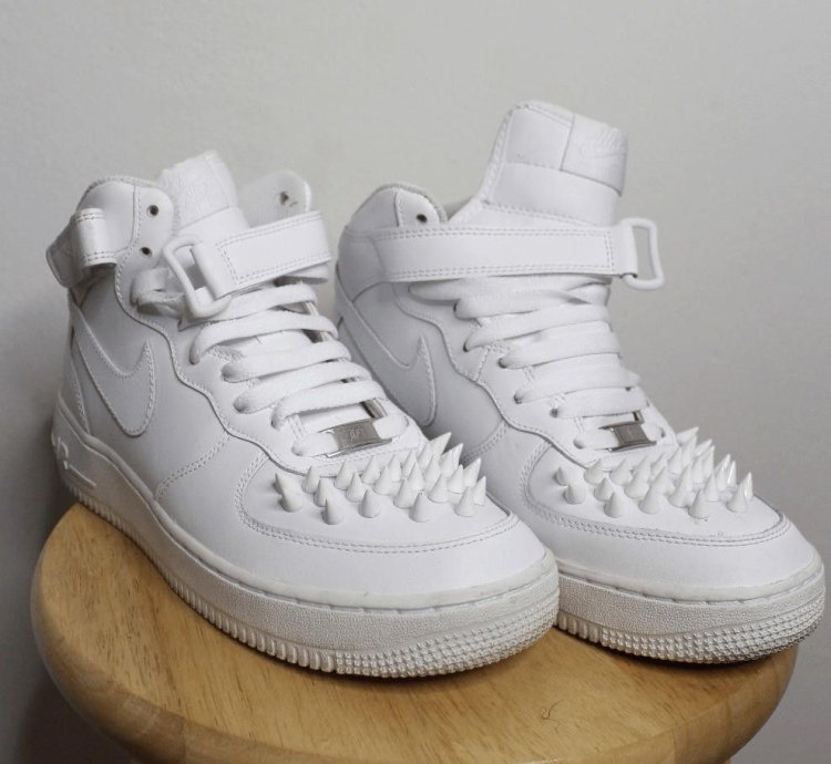 Air Force 1 Custom High Top - White Spikes - 7 Youth P10007