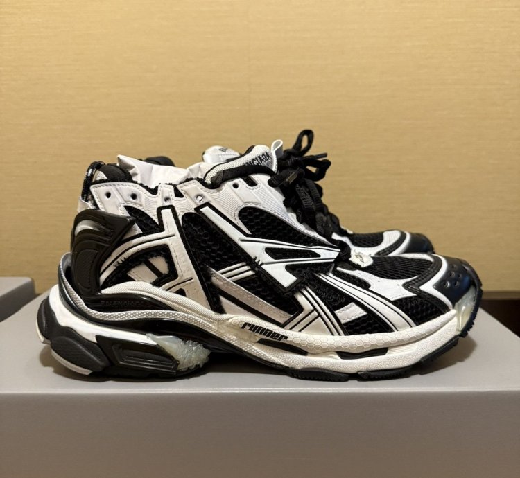 Balenciaga Runner Sneaker Black White 40
