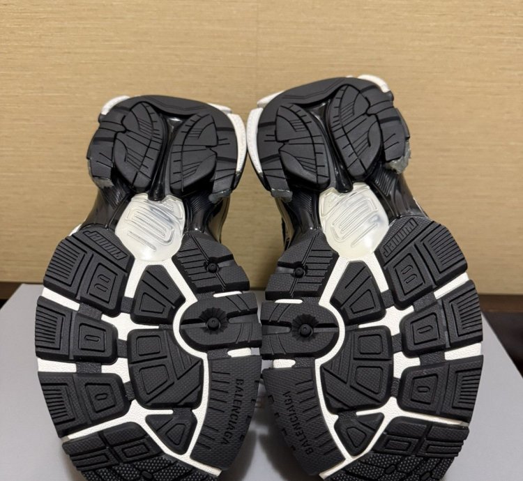 Balenciaga Runner Sneaker Black White 40