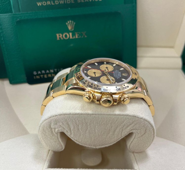 Rolex Daytona Paul Newman Yellow Gold Daytona Black Dial Yellow Subdials 116508