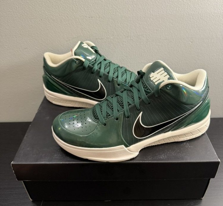 Undefeated Nike Kobe 4 Protro Milwaukee Bucks Size 9