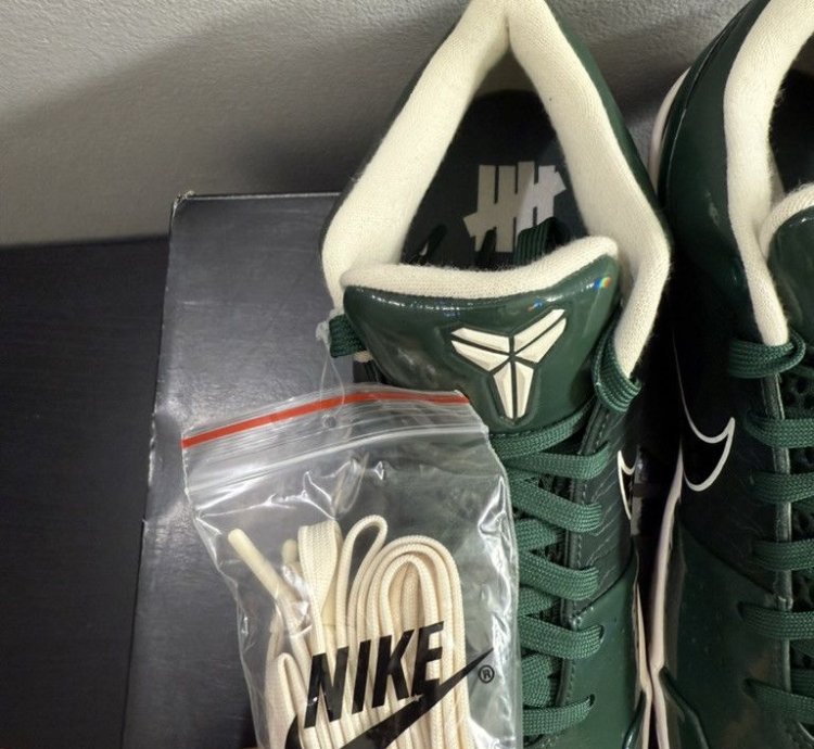 Undefeated Nike Kobe 4 Protro Milwaukee Bucks Size 9