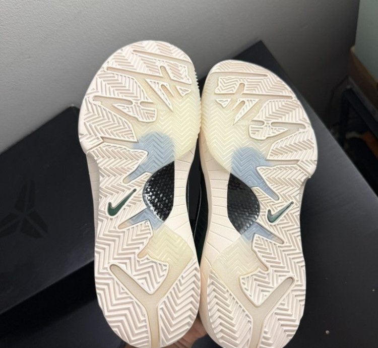 Undefeated Nike Kobe 4 Protro Milwaukee Bucks Size 9
