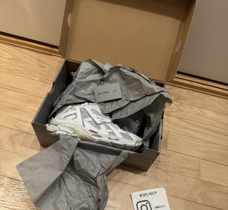 Balenciaga Runner Triple White Sz 41