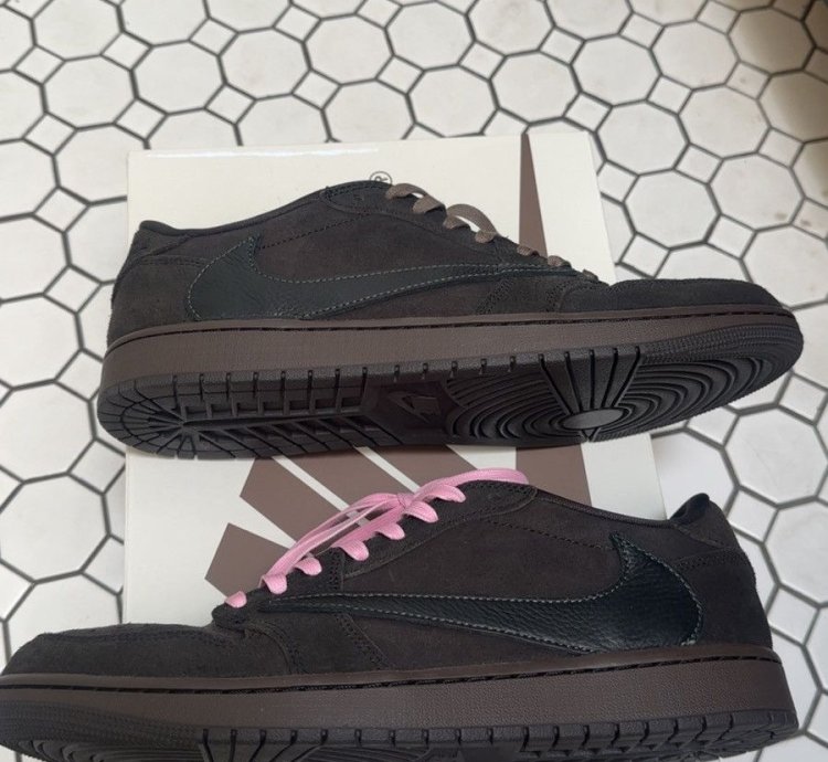 Velvet Brown Travis Scott