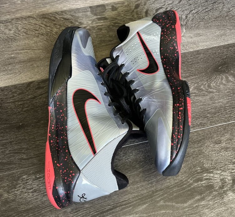 Vintage 2010 Nike Zoom Kobe 5 Low Basketball Shoes Size 10