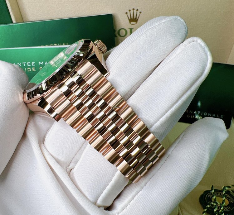 Rolex Sky-dweller 2024 New Sky-dweller Everose Gold Blue Green Jubilee