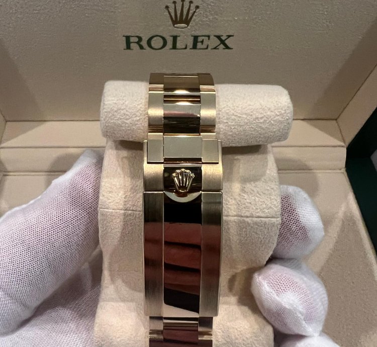 Rolex Sky-dweller 18 Ct Yellow Gold Rolex Sky Dweller