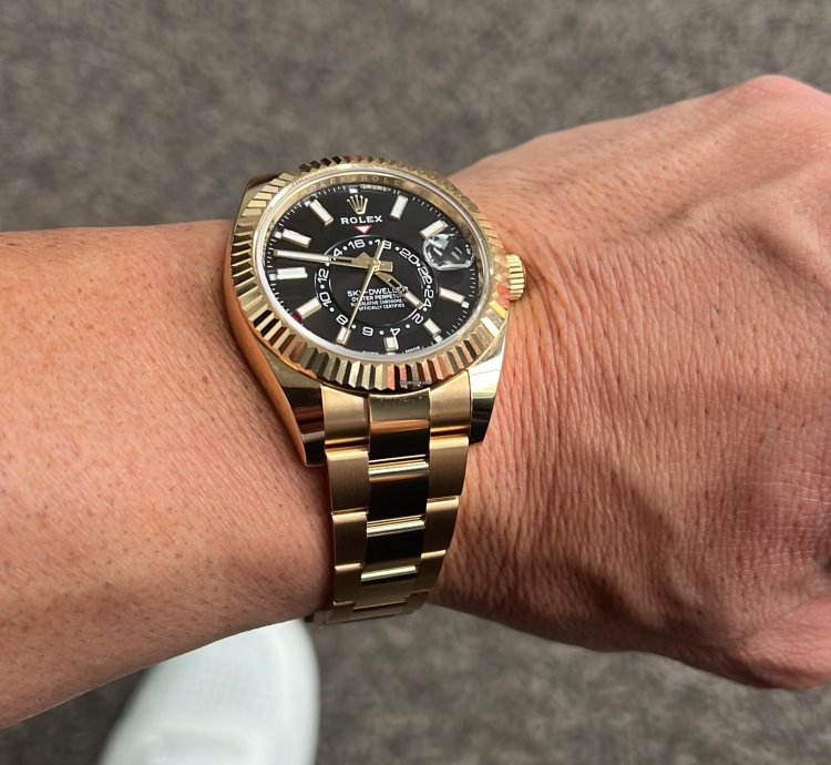 Rolex Sky-dweller 18 Ct Yellow Gold Rolex Sky Dweller