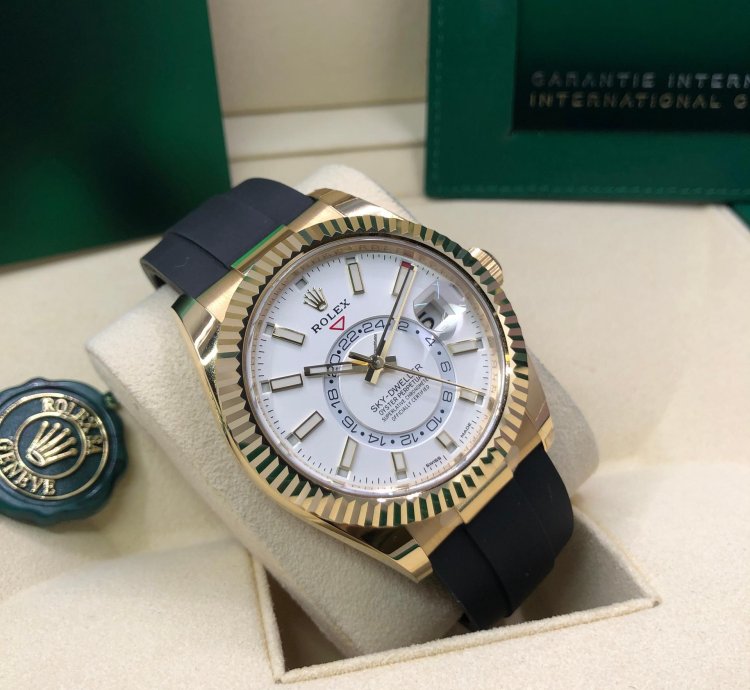 Rolex Sky-dweller 18ct Yellow Gold 2022