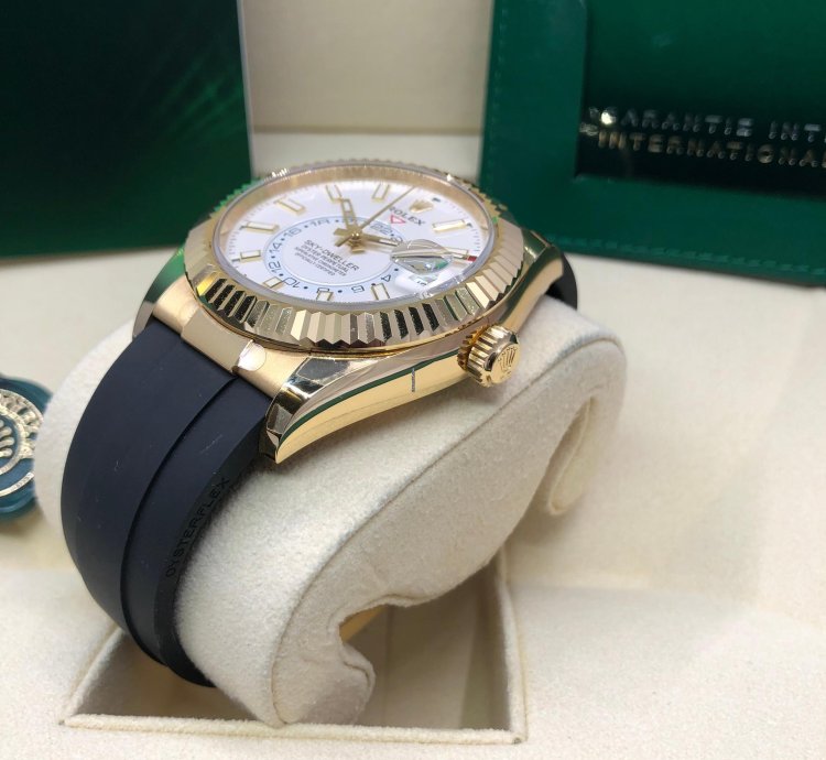 Rolex Sky-dweller 18ct Yellow Gold 2022
