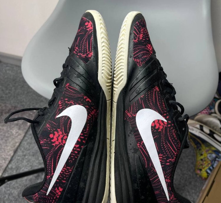 Vintage Nike Kobe Mentality Bright Crimson Low Top Sneakers
