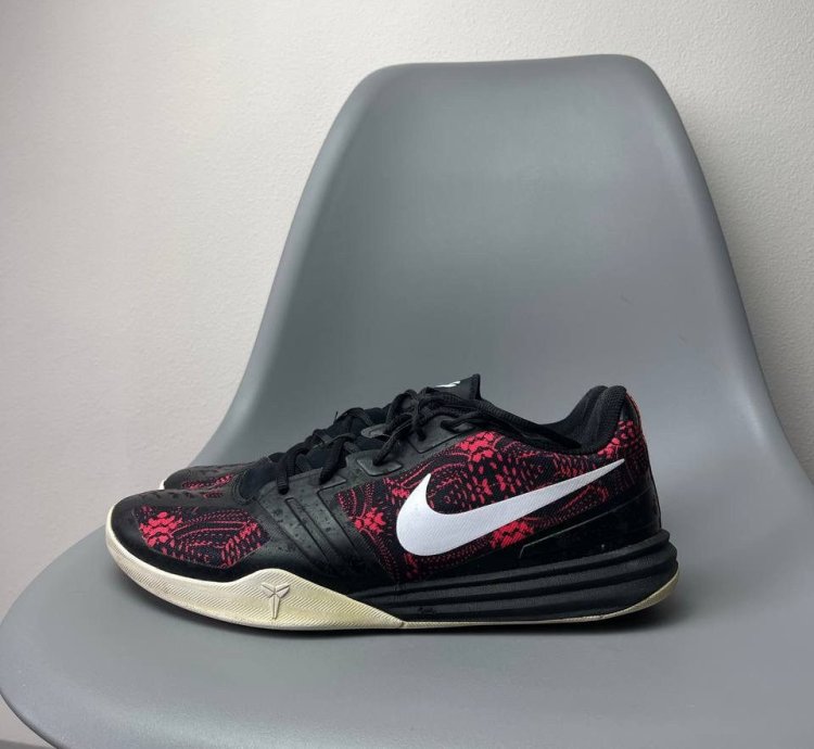 Vintage Nike Kobe Mentality Bright Crimson Low Top Sneakers