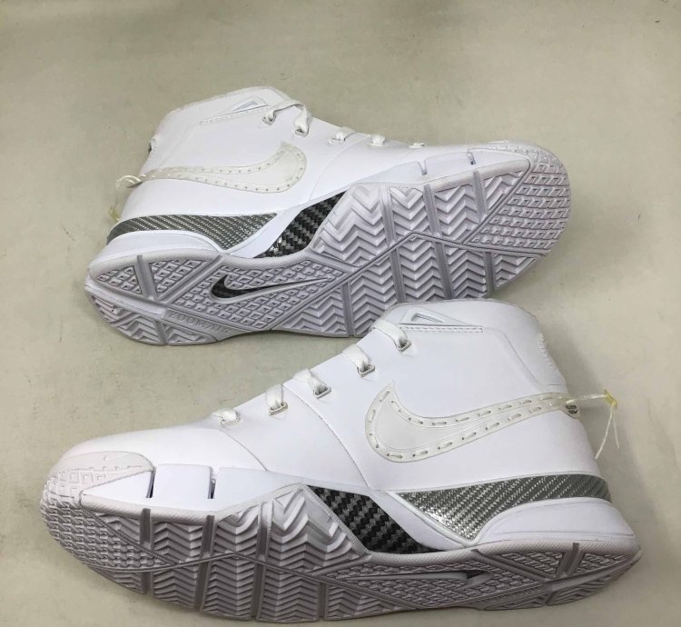 Zoom Kobe 1 Protro Noise Cancelling