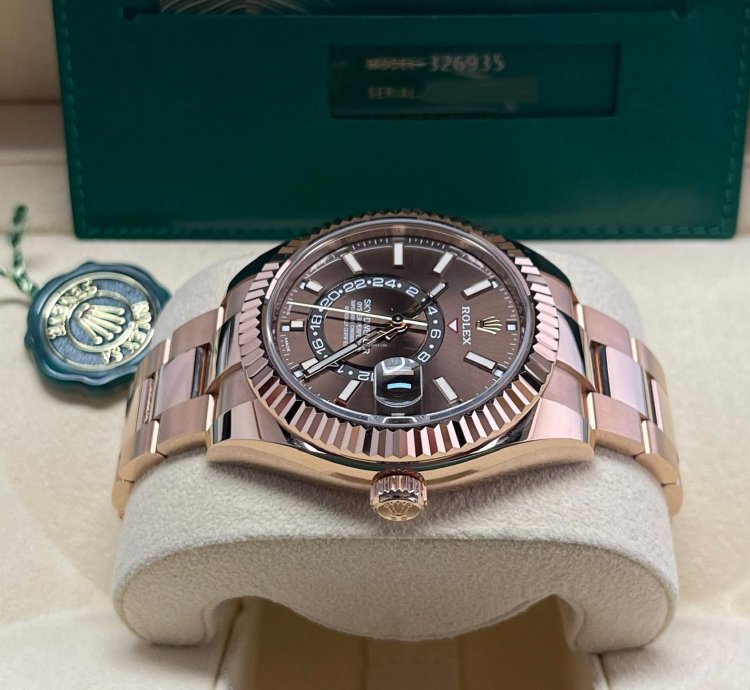 Rolex Sky-dweller 2022 Sky-dweller 42mm Chocolate Dial 326935 18k Rose Gold Oyster Bracelet In Stock