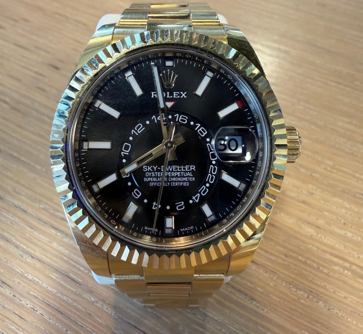 Rolex Sky-dweller 2022 Slightly Worn like New