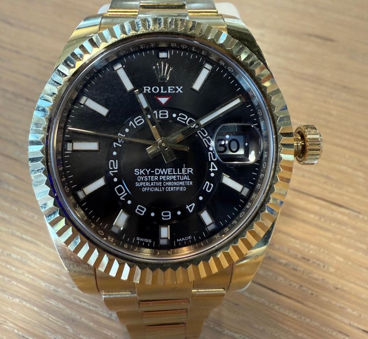 Rolex Sky-dweller 2022 Slightly Worn like New