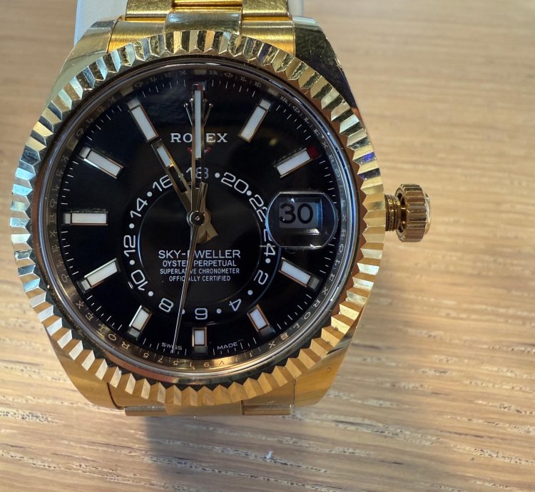 Rolex Sky-dweller 2022 Slightly Worn like New