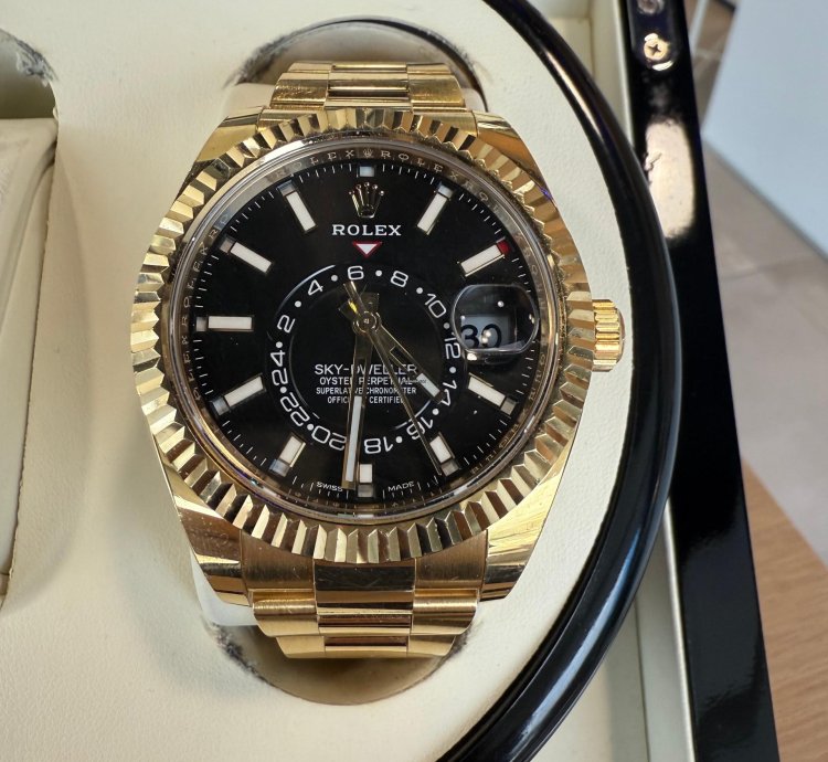Rolex Sky-dweller 2022 Slightly Worn like New