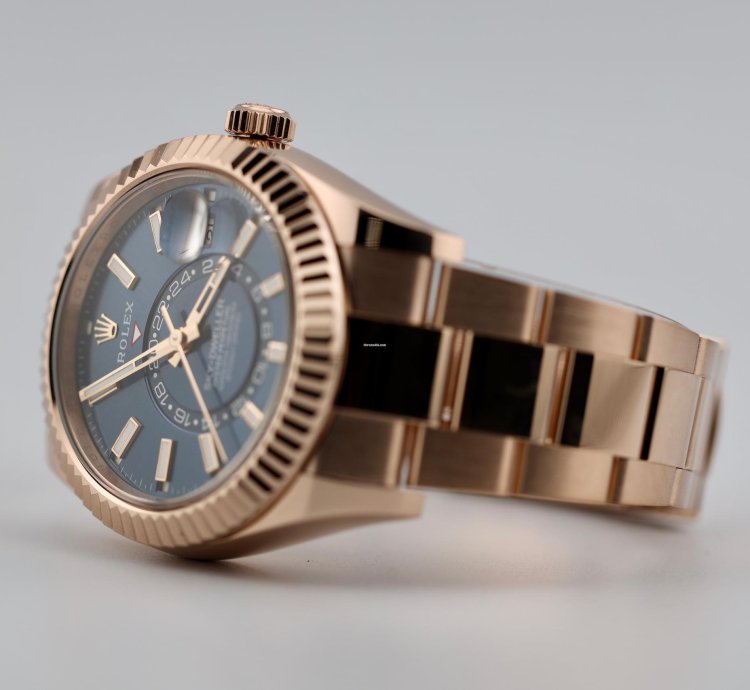 Rolex Sky-dweller 2023 Rolex Sky Dweller Rose Gold Blue Dial Oyster 336935