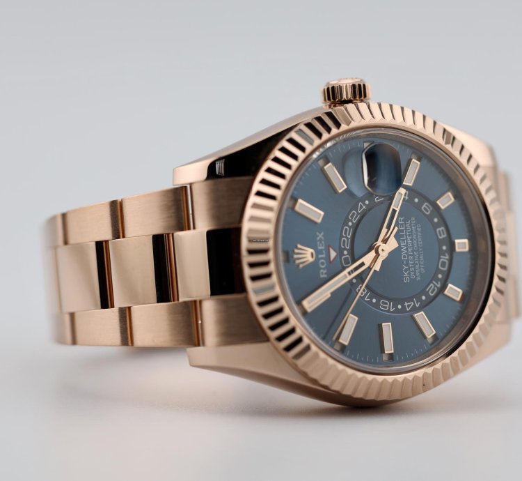 Rolex Sky-dweller 2023 Rolex Sky Dweller Rose Gold Blue Dial Oyster 336935