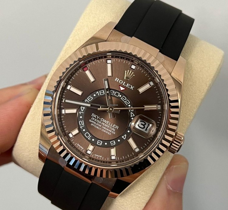 Rolex Sky-dweller 2023 Rose Gold Sky-dweller Oysterflex Chocolate Dial Unworn Box Papers 326235