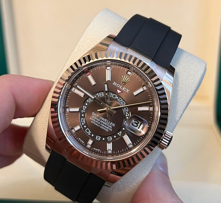 Rolex Sky-dweller 2023 Rose Gold Sky-dweller Oysterflex Chocolate Dial Unworn Box Papers 326235