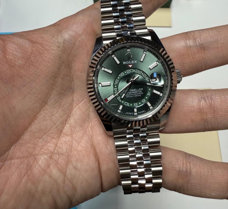 Rolex Sky-dweller 2023 White Gold And Steel Mint Green Dial Jubile Brazalet
