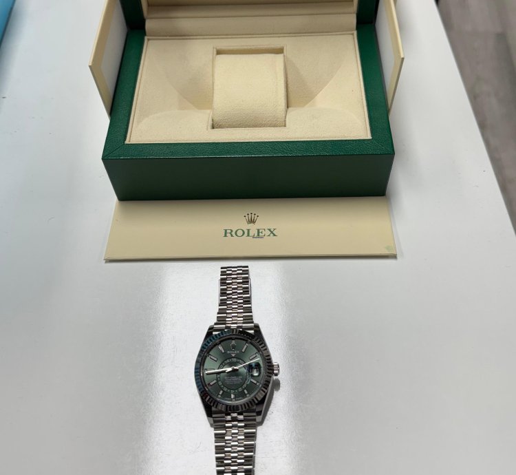 Rolex Sky-dweller 2023 White Gold And Steel Mint Green Dial Jubile Brazalet