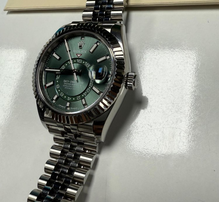 Rolex Sky-dweller 2023 White Gold And Steel Mint Green Dial Jubile Brazalet