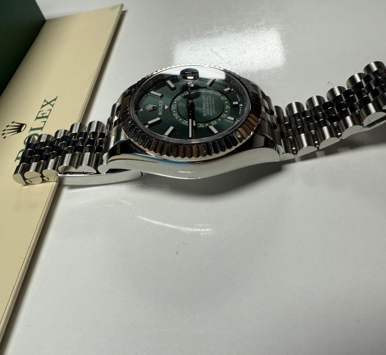 Rolex Sky-dweller 2023 White Gold And Steel Mint Green Dial Jubile Brazalet